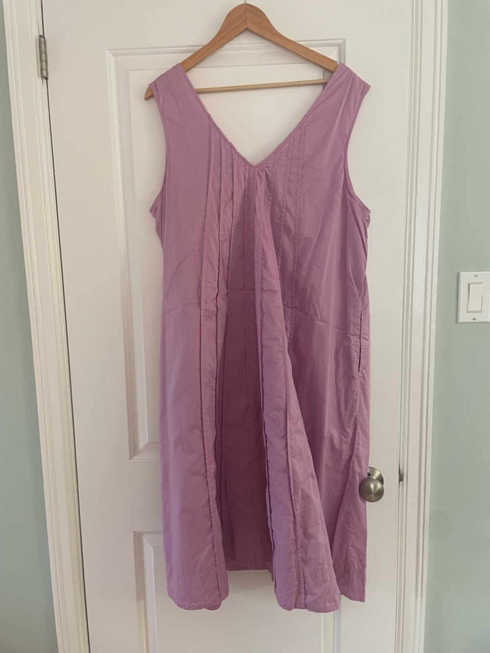 Gap 100% cotton lined lavender sleeveless v-neck dress (size XL)